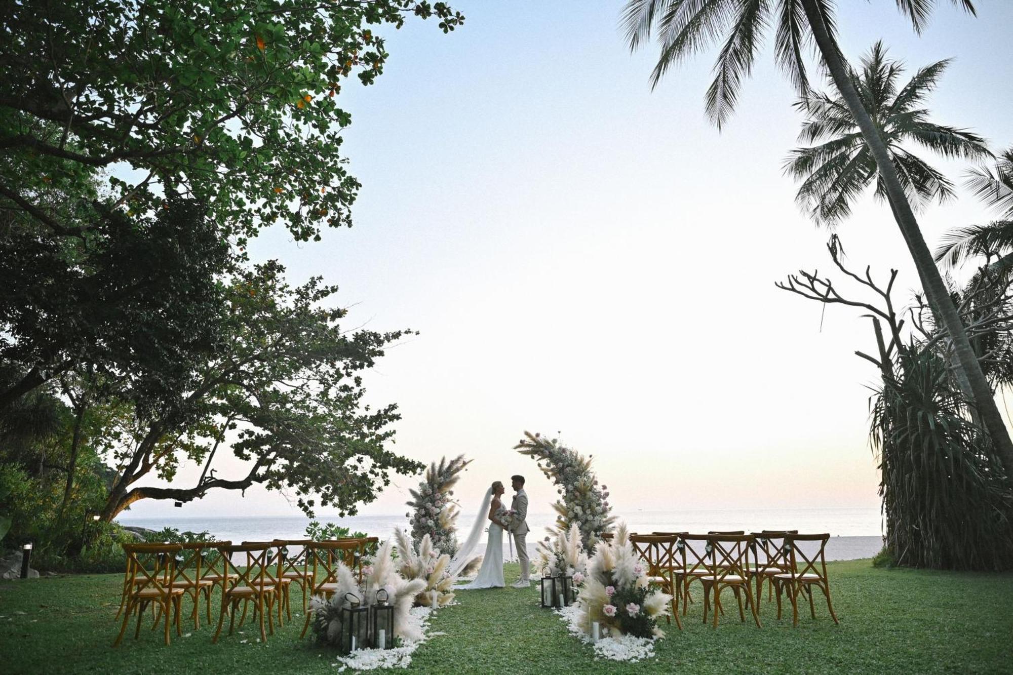 Le Meridien Phuket Beach Resort Karon Exteriér fotografie Wedding at the beach